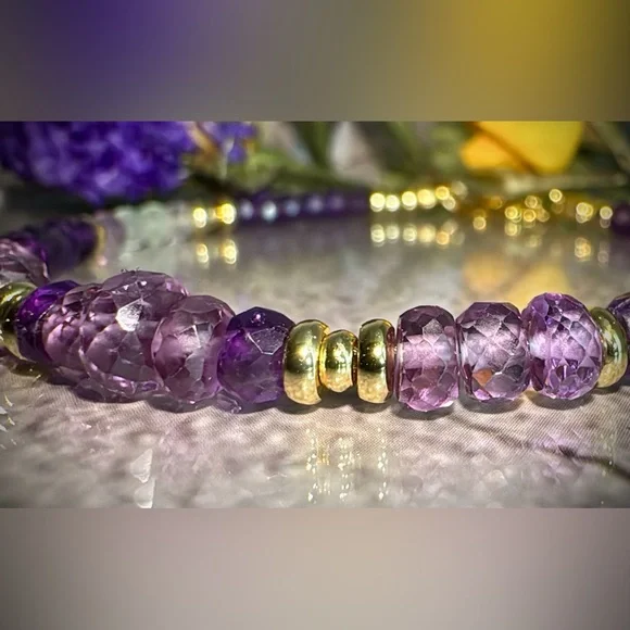 💎SALE💎✨COLOR CHANGING✨ONE OF A KIND✨
Alexandrite, Amethyst Gemstone Bracelet - Picture 4 of 8